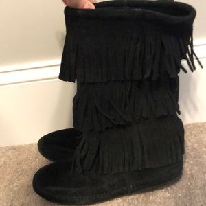 Minnetonka boots size 8